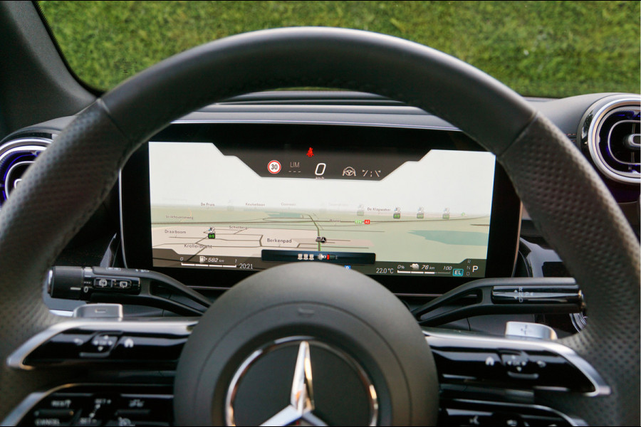 Mercedes-Benz GLC GLC 300 e 4M AMG Line Night | Luchtvering Achterasbesturing Distronic Pano HUD Nappaleder Trekhaak
