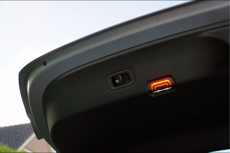 Mercedes-Benz GLC Coupé GLC 300 e 4MATIC AMG Line | Memory Digital Trekhaak Keyless