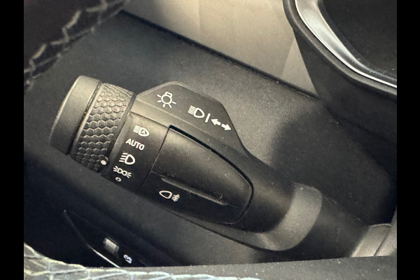 Lynk & Co 01 1.5 AUT. PLUG-IN HYBRIDE PANORAMADAK AIRCO CAMERA CRUISE PDC STOELVERWARMING APPLE CARPLAY