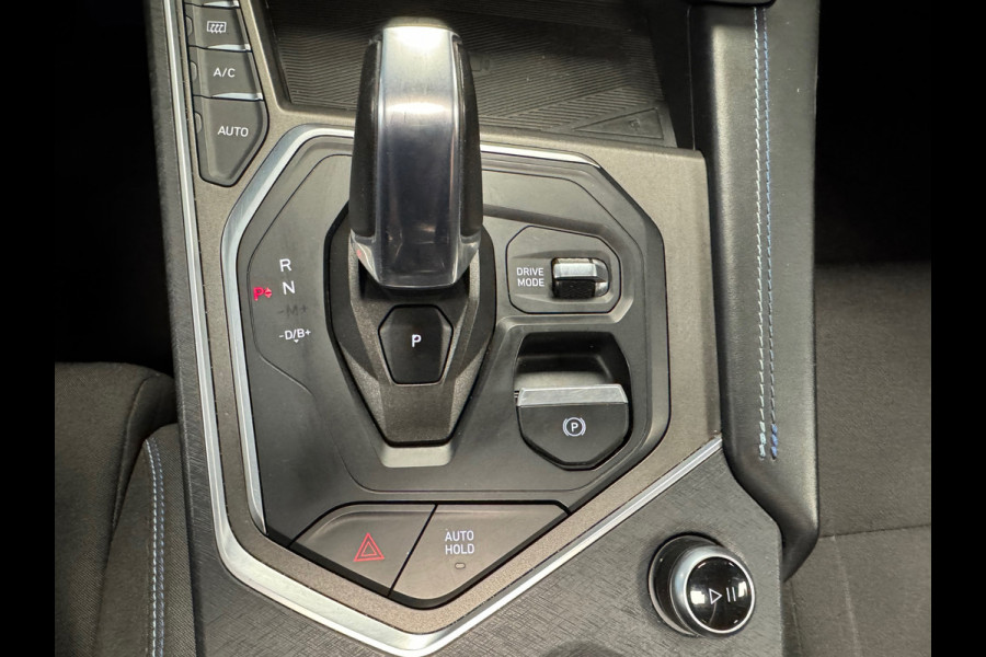 Lynk & Co 01 1.5 AUT. PLUG-IN HYBRIDE PANORAMADAK AIRCO CAMERA CRUISE PDC STOELVERWARMING APPLE CARPLAY