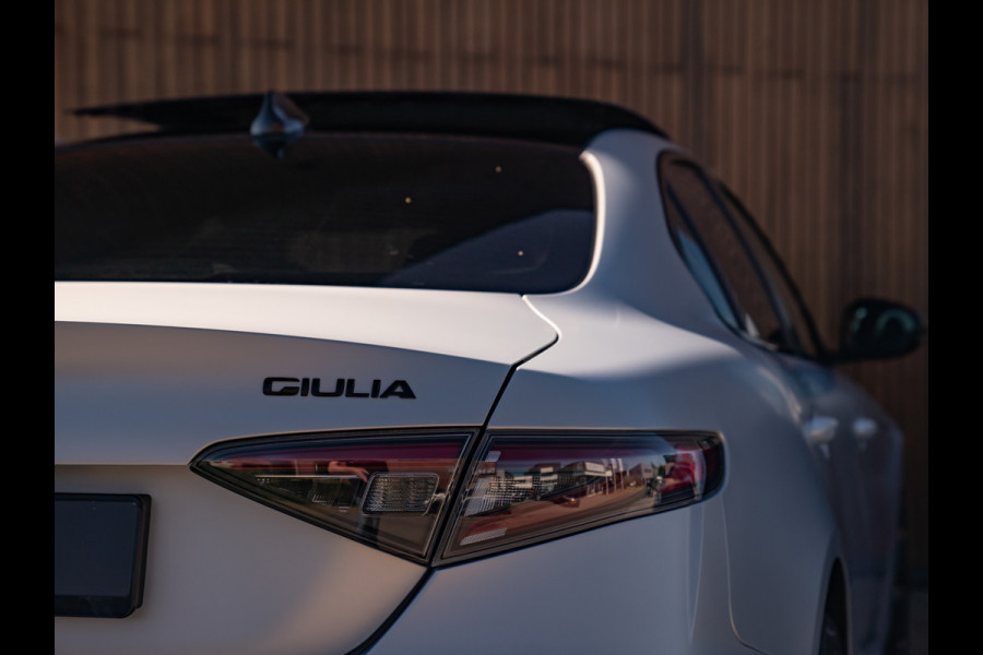 Alfa Romeo Giulia 2.0T 280pk Q4 Competizione | MY24 | Pano-dak | Harman/Kardon