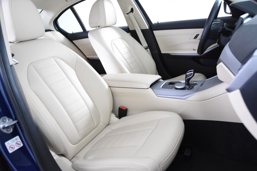 BMW 3-serie 330e Business Edition Plus *1ste Eigenaar*Navigatie*Parkassist*