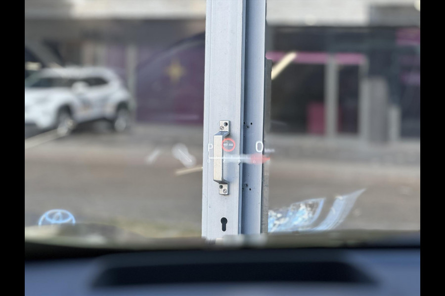 Toyota Yaris Cross 1.5 Hybrid Dynamic Plus | Head up display, Elektrische achterklep, Smart connect, Stoel + Stuurverwarming, Keyless