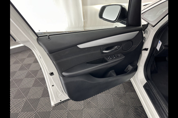 BMW 2 Serie Active Tourer 218i Corporate Lease Executive Aut. *NAVI-FULLMAP | FULL-LED | SPORT-SEATS | CAMERA | ECC | PDC | CRUISE | 18''ALU*