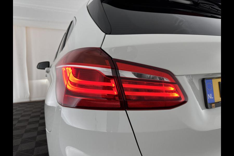 BMW 2 Serie Active Tourer 218i Corporate Lease Executive Aut. *NAVI-FULLMAP | FULL-LED | SPORT-SEATS | CAMERA | ECC | PDC | CRUISE | 18''ALU*