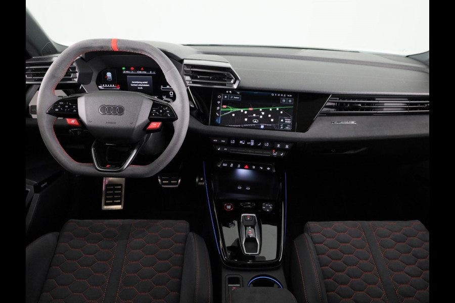 Audi RS 3 SPORTBACK 2.5 TFSI quattro 400pk Panoramadak | Schaal stoelen | Head Up Display | Sonsos audio