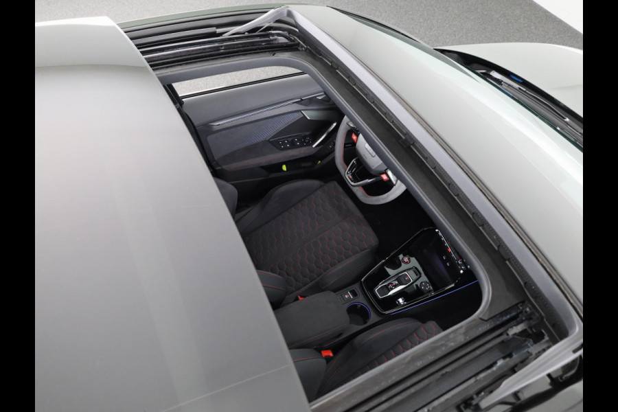 Audi RS 3 SPORTBACK 2.5 TFSI quattro 400pk Panoramadak | Schaal stoelen | Head Up Display | Sonsos audio