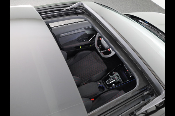 Audi RS 3 SPORTBACK 2.5 TFSI quattro 400pk Panoramadak | Schaal stoelen | Head Up Display | Sonsos audio