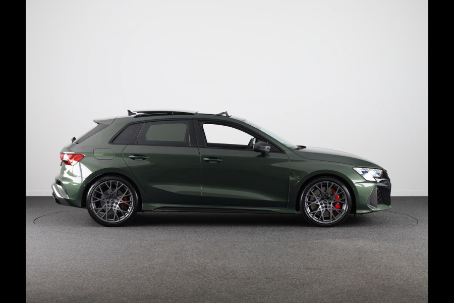 Audi RS 3 SPORTBACK 2.5 TFSI quattro 400pk Panoramadak | Schaal stoelen | Head Up Display | Sonsos audio
