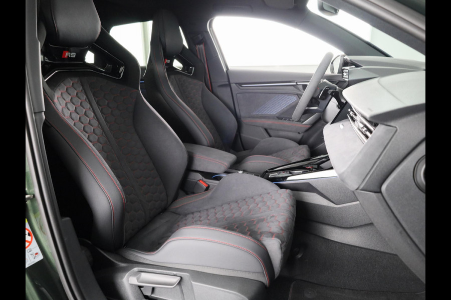 Audi RS 3 SPORTBACK 2.5 TFSI quattro 400pk Panoramadak | Schaal stoelen | Head Up Display | Sonsos audio