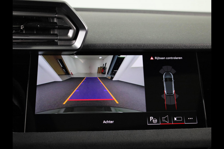 Audi RS 3 SPORTBACK 2.5 TFSI quattro 400pk Panoramadak | Schaal stoelen | Head Up Display | Sonsos audio
