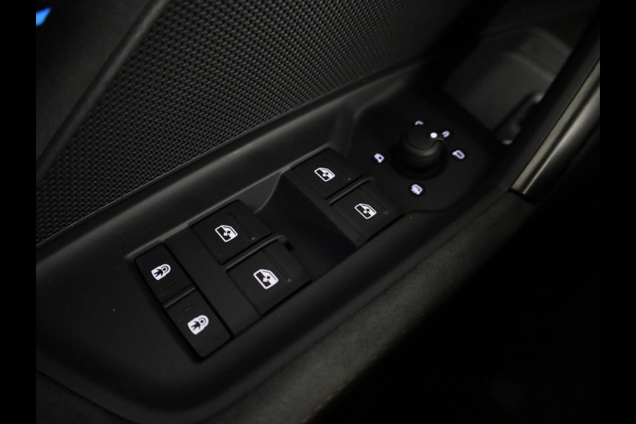 Audi RS 3 SPORTBACK 2.5 TFSI quattro 400pk Panoramadak | Schaal stoelen | Head Up Display | Sonsos audio