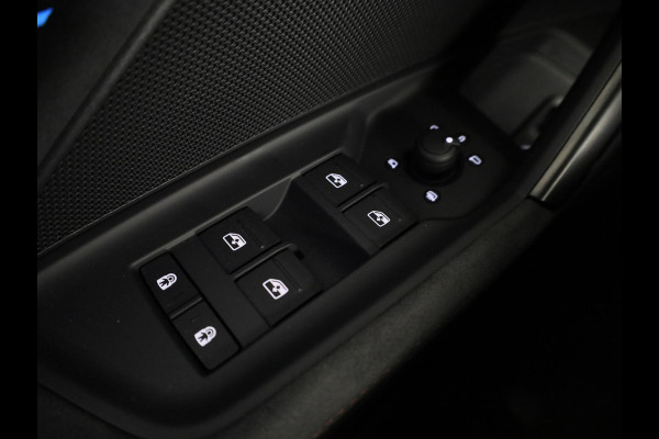 Audi RS 3 SPORTBACK 2.5 TFSI quattro 400pk Panoramadak | Schaal stoelen | Head Up Display | Sonsos audio
