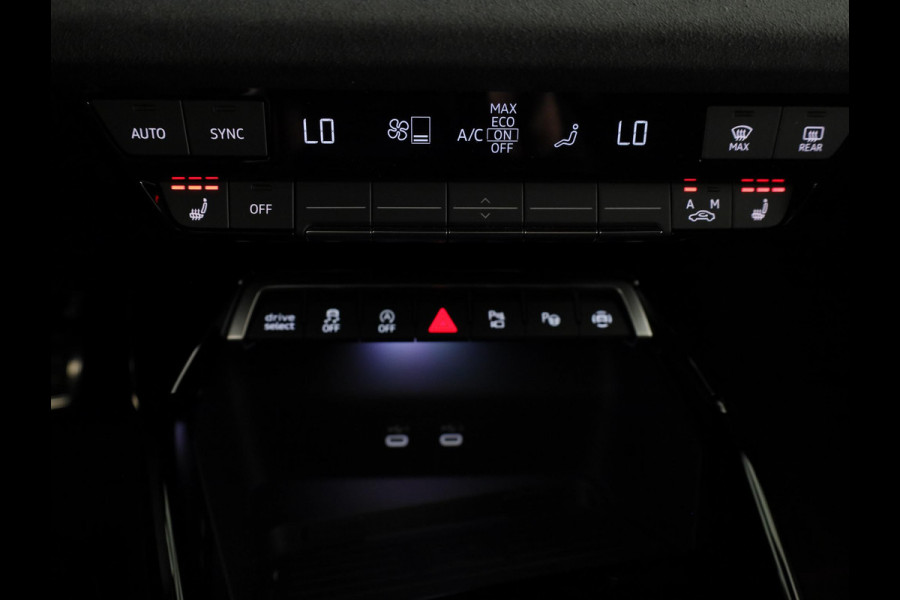 Audi RS 3 SPORTBACK 2.5 TFSI quattro 400pk Panoramadak | Schaal stoelen | Head Up Display | Sonsos audio