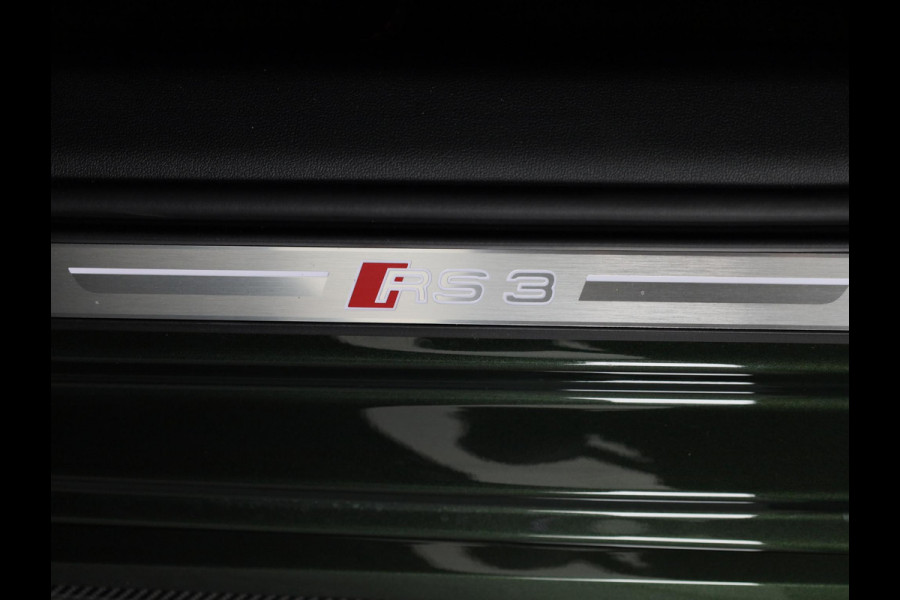 Audi RS 3 SPORTBACK 2.5 TFSI quattro 400pk Panoramadak | Schaal stoelen | Head Up Display | Sonsos audio