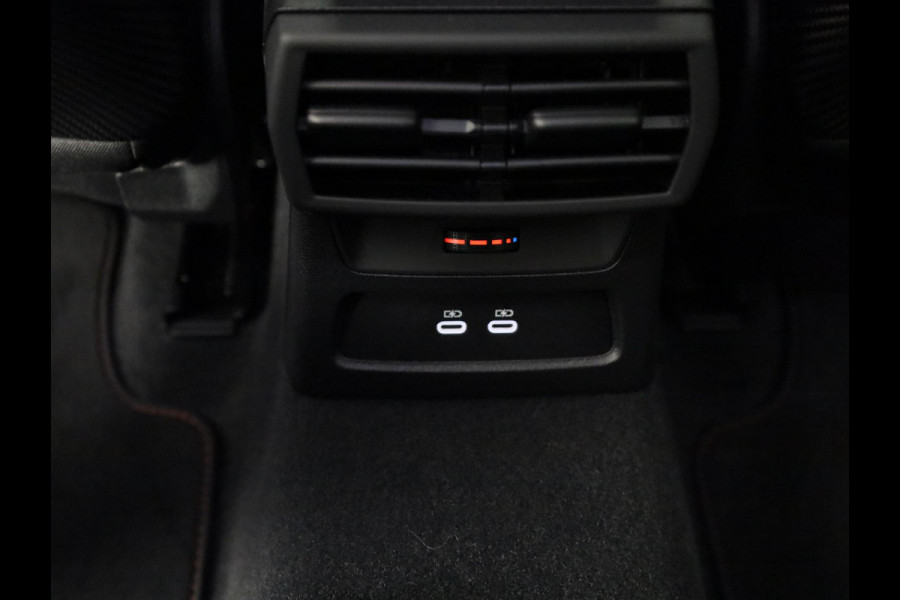 Audi RS 3 SPORTBACK 2.5 TFSI quattro 400pk Panoramadak | Schaal stoelen | Head Up Display | Sonsos audio