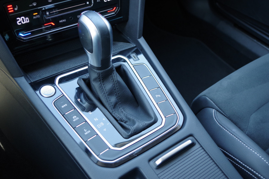Volkswagen Passat Variant 1.4 TSI PHEV GTE 218 PK Business, Leder-Acantara, Trekhaak, Winterpakket, Adap. Cruise Control