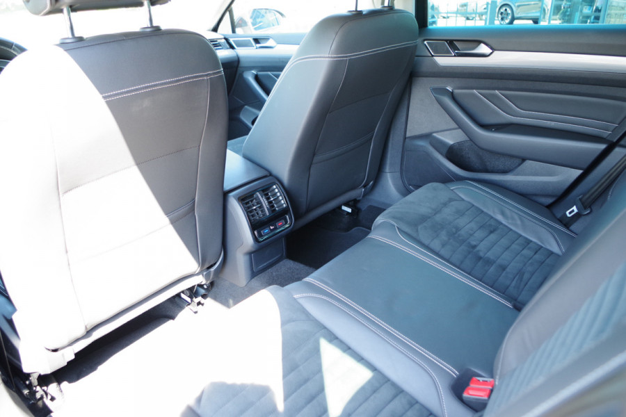 Volkswagen Passat Variant 1.4 TSI PHEV GTE 218 PK Business, Leder-Acantara, Trekhaak, Winterpakket, Adap. Cruise Control