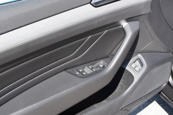 Volkswagen Passat Variant 1.4 TSI PHEV GTE 218 PK Business, Leder-Acantara, Trekhaak, Winterpakket, Adap. Cruise Control
