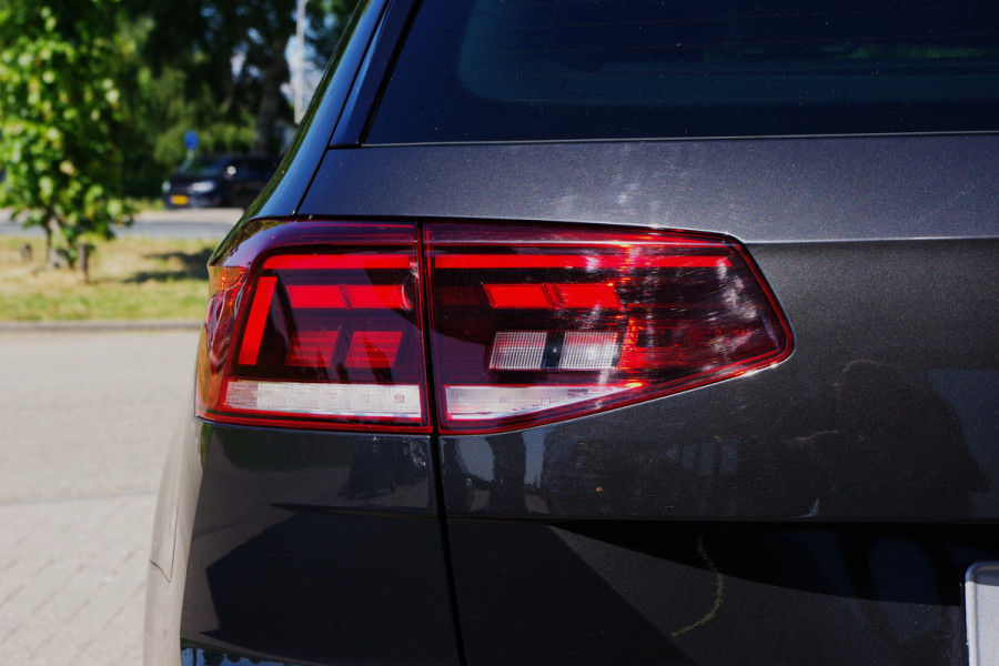 Volkswagen Passat Variant 1.4 TSI PHEV GTE 218 PK Business, Leder-Acantara, Trekhaak, Winterpakket, Adap. Cruise Control