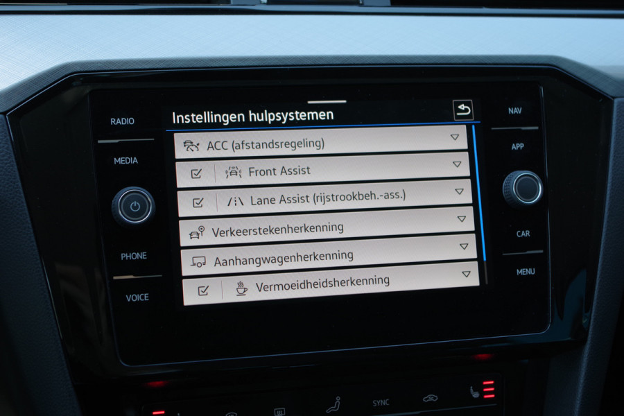 Volkswagen Passat Variant 1.4 TSI PHEV GTE 218 PK Business, Leder-Acantara, Trekhaak, Winterpakket, Adap. Cruise Control