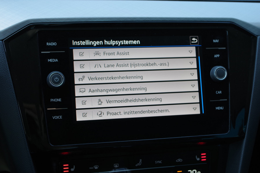 Volkswagen Passat Variant 1.4 TSI PHEV GTE 218 PK Business, Leder-Acantara, Trekhaak, Winterpakket, Adap. Cruise Control