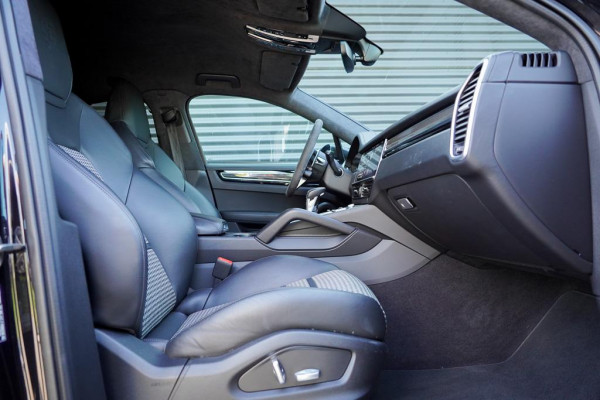 Porsche Cayenne Coupé 2.9 S / Sport Design Carbon / Pepita / Trekhaak