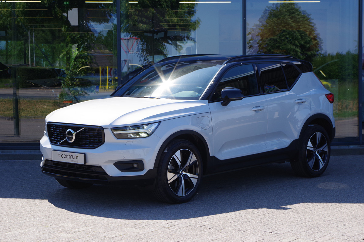 Volvo XC40 1.5 T4 Recharge R-Design 211 PK PHEV, Panoramadak, Trekhaak, Memory, 360 Camera, Winterpakket Volvo XC40 1.5 T4 Recharge R-Design 211 PK PHEV, Panoramadak, Trekhaak, Memory, 360 Camera, Winterpakket