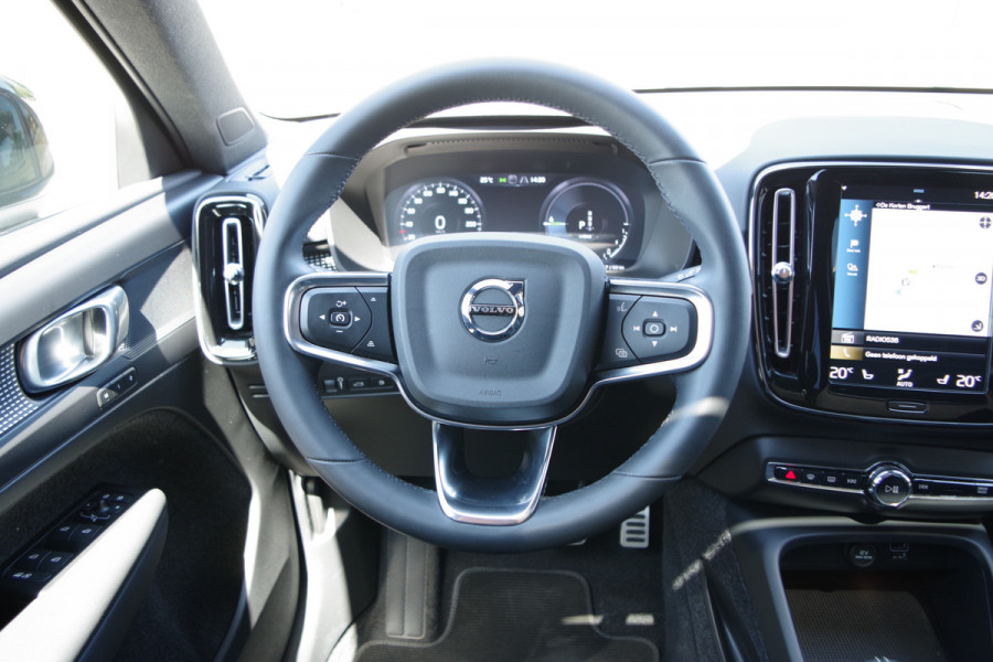 Volvo XC40 1.5 T4 Recharge R-Design 211 PK PHEV, Panoramadak, Trekhaak, Memory, 360 Camera, Winterpakket