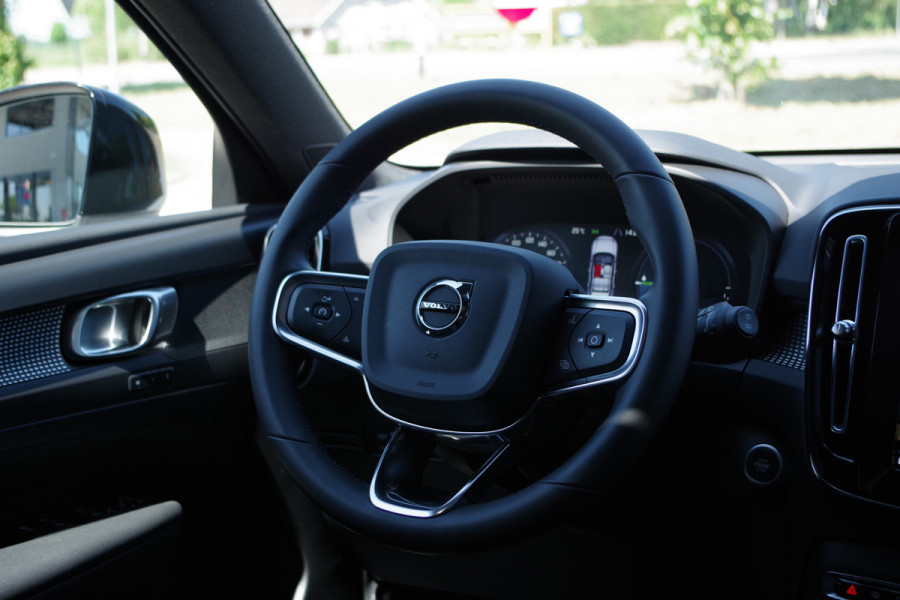 Volvo XC40 1.5 T4 Recharge R-Design 211 PK PHEV, Panoramadak, Trekhaak, Memory, 360 Camera, Winterpakket