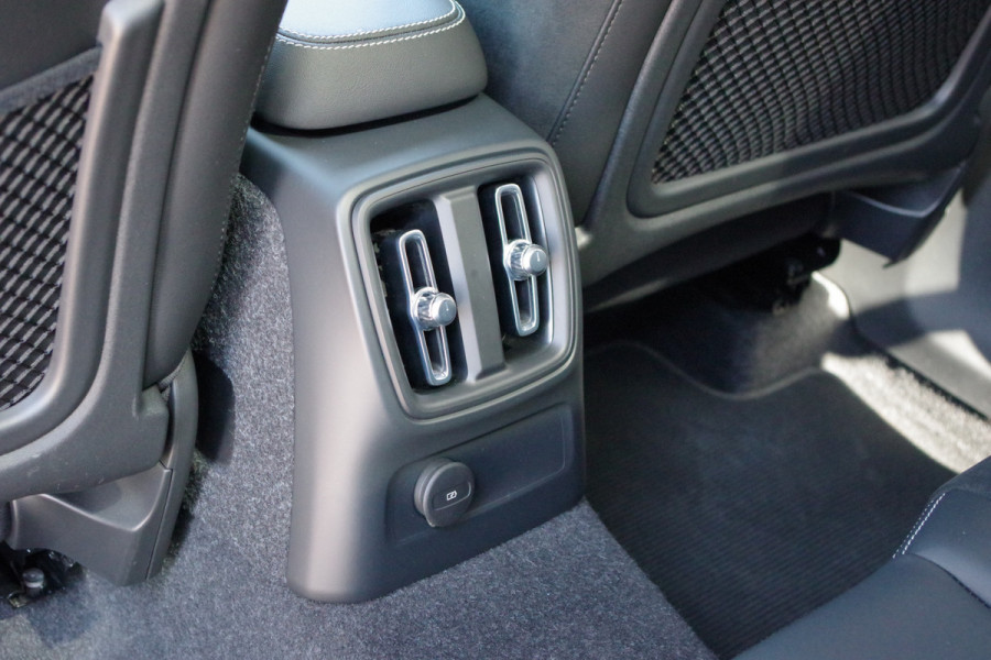 Volvo XC40 1.5 T4 Recharge R-Design 211 PK PHEV, Panoramadak, Trekhaak, Memory, 360 Camera, Winterpakket