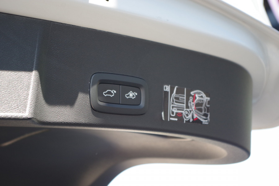 Volvo XC40 1.5 T4 Recharge R-Design 211 PK PHEV, Panoramadak, Trekhaak, Memory, 360 Camera, Winterpakket