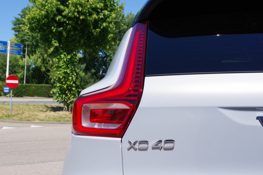 Volvo XC40 1.5 T4 Recharge R-Design 211 PK PHEV, Panoramadak, Trekhaak, Memory, 360 Camera, Winterpakket