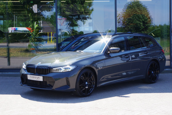 BMW 3 Serie Touring 330e xDrive 293 PK M-Sport PHEV, Dravit Grau, Trekhaak, Memory, Head-Up