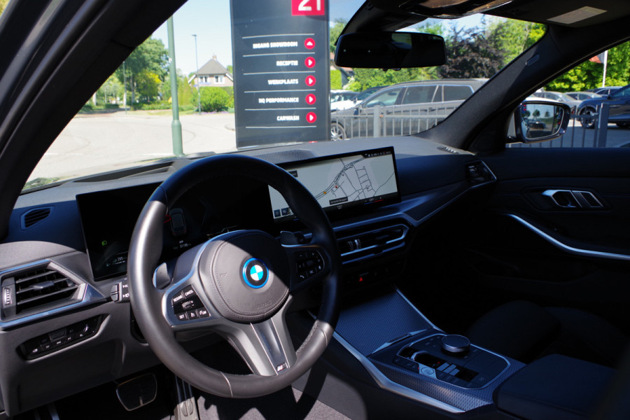 BMW 3 Serie Touring 330e xDrive 293 PK M-Sport PHEV, Dravit Grau, Trekhaak, Memory, Head-Up