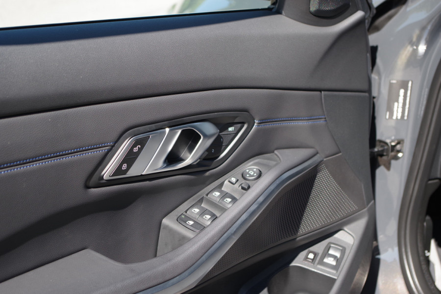BMW 3 Serie Touring 330e xDrive 293 PK M-Sport PHEV, Dravit Grau, Trekhaak, Memory, Head-Up