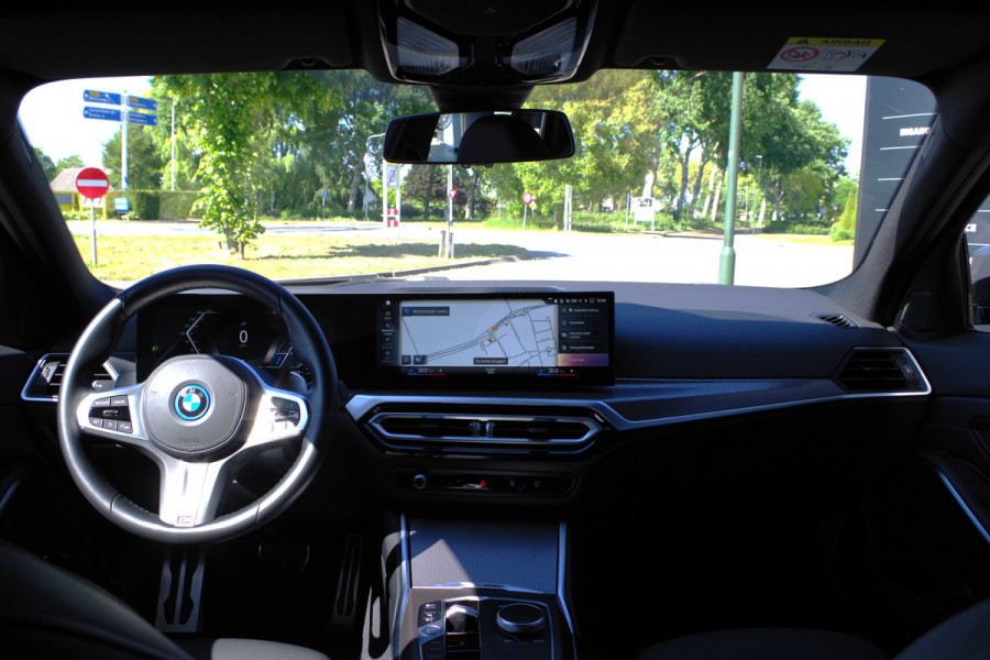 BMW 3 Serie Touring 330e xDrive 293 PK M-Sport PHEV, Dravit Grau, Trekhaak, Memory, Head-Up