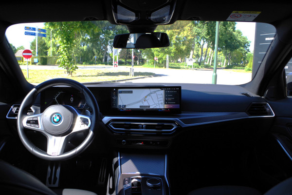BMW 3 Serie Touring 330e xDrive 293 PK M-Sport PHEV, Dravit Grau, Trekhaak, Memory, Head-Up