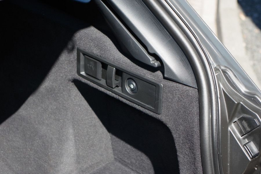 BMW 3 Serie Touring 330e xDrive 293 PK M-Sport PHEV, Dravit Grau, Trekhaak, Memory, Head-Up