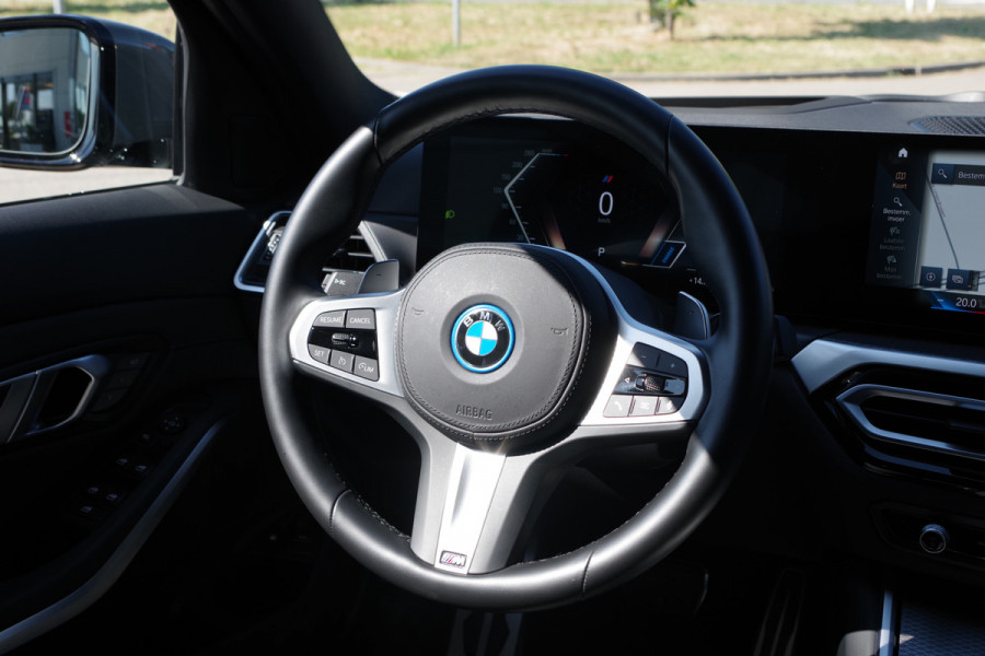 BMW 3 Serie Touring 330e xDrive 293 PK M-Sport PHEV, Dravit Grau, Trekhaak, Memory, Head-Up