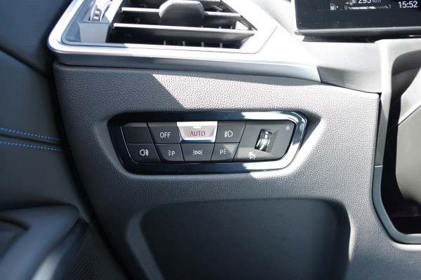 BMW 3 Serie Touring 330e xDrive 293 PK M-Sport PHEV, Dravit Grau, Trekhaak, Memory, Head-Up