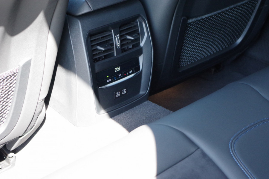 BMW 3 Serie Touring 330e xDrive 293 PK M-Sport PHEV, Dravit Grau, Trekhaak, Memory, Head-Up