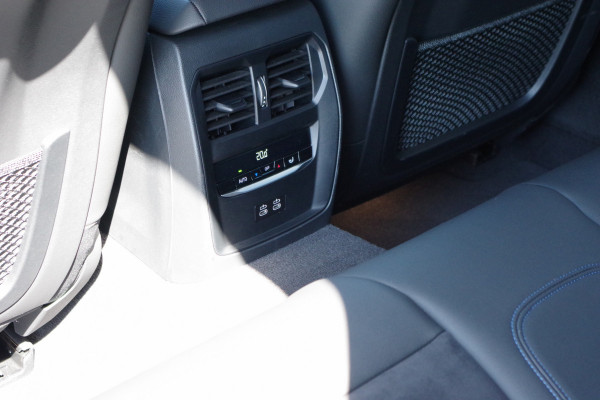 BMW 3 Serie Touring 330e xDrive 293 PK M-Sport PHEV, Dravit Grau, Trekhaak, Memory, Head-Up