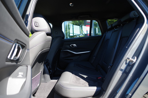BMW 3 Serie Touring 330e xDrive 293 PK M-Sport PHEV, Dravit Grau, Trekhaak, Memory, Head-Up