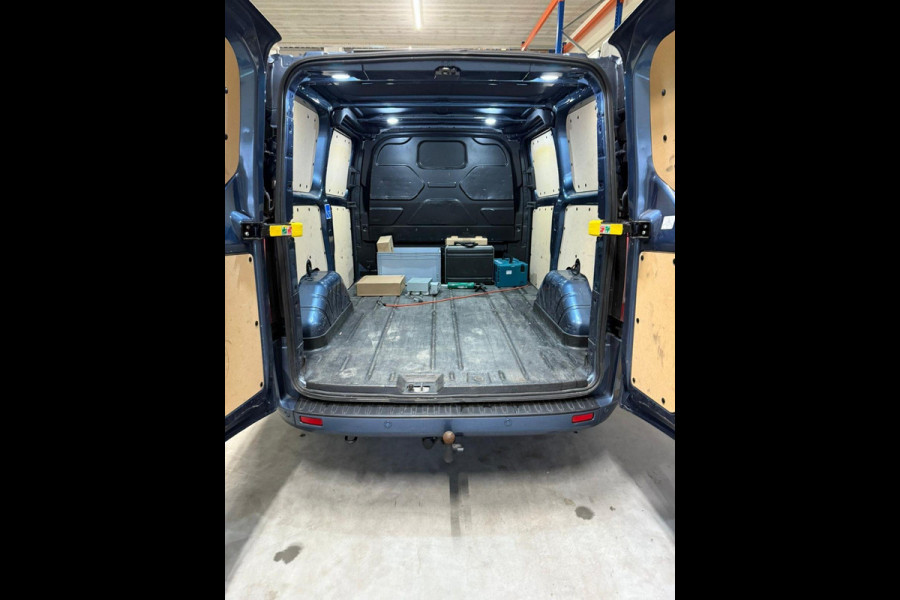 Ford Transit Custom 280 2.0 TDCI 130 PK AUTOMAAT L1H1 Limited | Camera | Adaptieve Cruise Control | BLIS | Lederen bekleding | Trekhaak | Winterpakket | Zijschuifdeur L+R