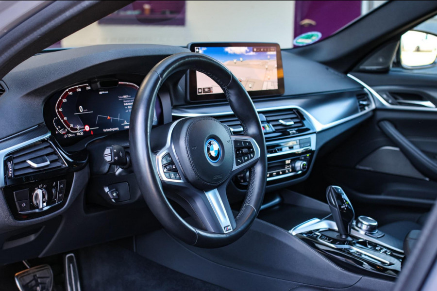 BMW 5 Serie Touring 530e xDrive M-Sport *Pano*Laser*H/K*360 Camera*Keyless*Head-Up*