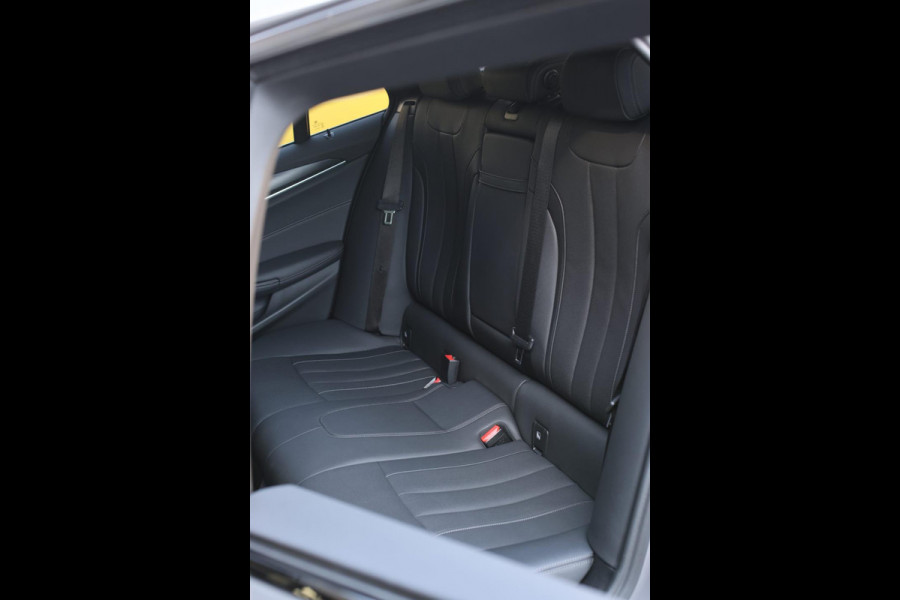BMW 5 Serie Touring 530e xDrive M-Sport *Pano*Laser*H/K*360 Camera*Keyless*Head-Up*