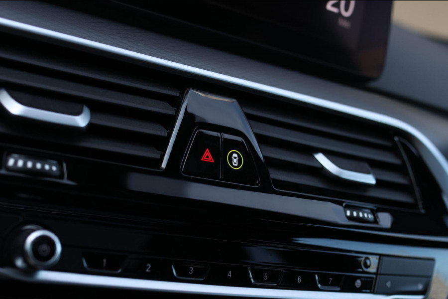 BMW 5 Serie Touring 530e xDrive M-Sport *Pano*Laser*H/K*360 Camera*Keyless*Head-Up*