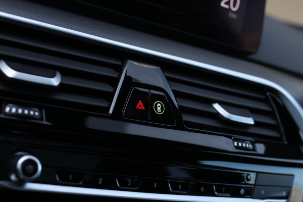 BMW 5 Serie Touring 530e xDrive M-Sport *Pano*Laser*H/K*360 Camera*Keyless*Head-Up*
