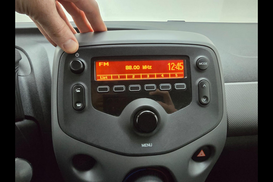 Peugeot 108 Occasion 1.0 VTI met airco en kleur zwart | Tweedehands Peugeot 108 zwart in 5 deurs | Bluetooth audio | incl.Btw